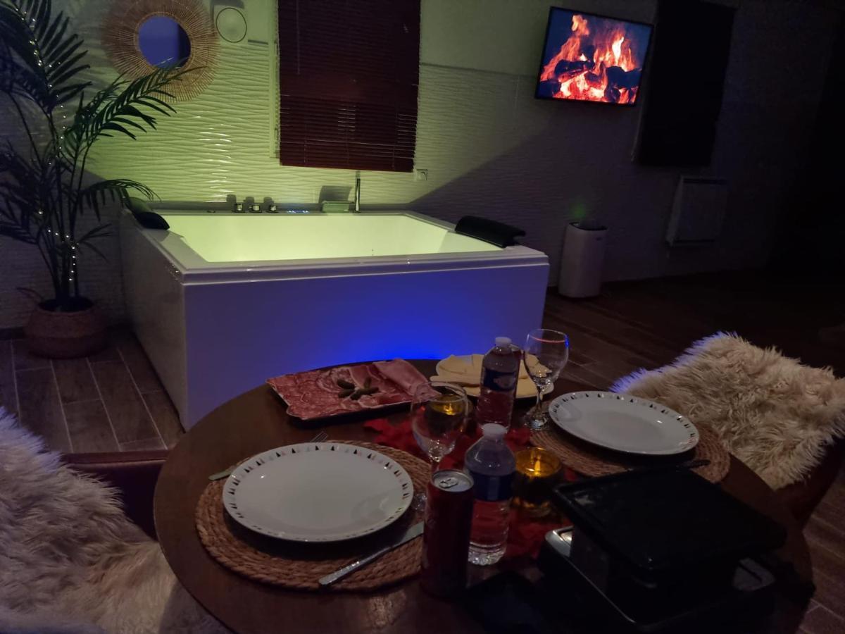 Casa de hóspedes Loft De Luxe Jacuzzi Et Jardin Privatif 10 Minutes De Stade De France *