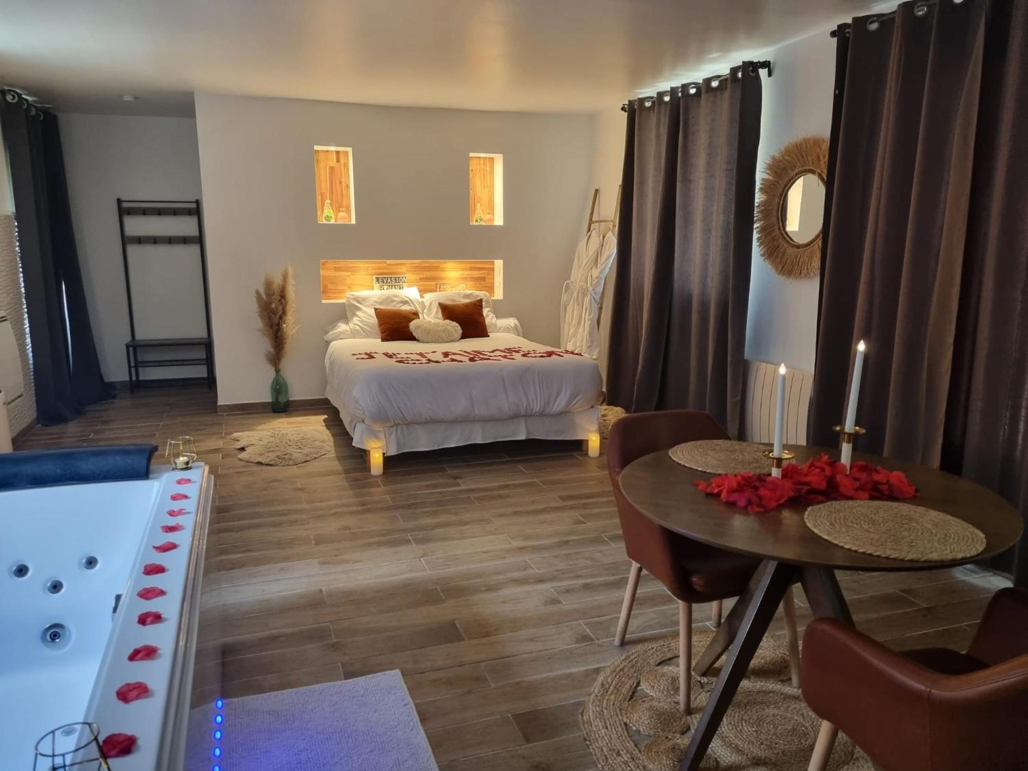 Casa de hóspedes Loft De Luxe Jacuzzi Et Jardin Privatif 10 Minutes De Stade De France *