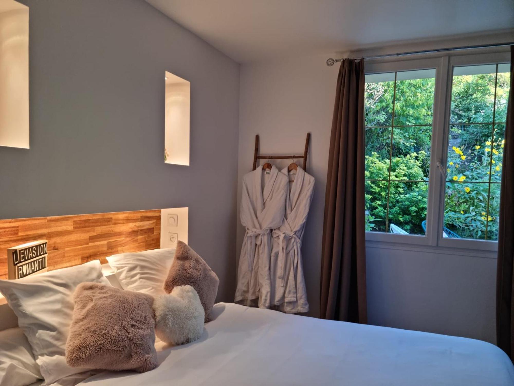 Casa de hóspedes Loft De Luxe Jacuzzi Et Jardin Privatif 10 Minutes De Stade De France Saint-Prix (Val d'Oise)