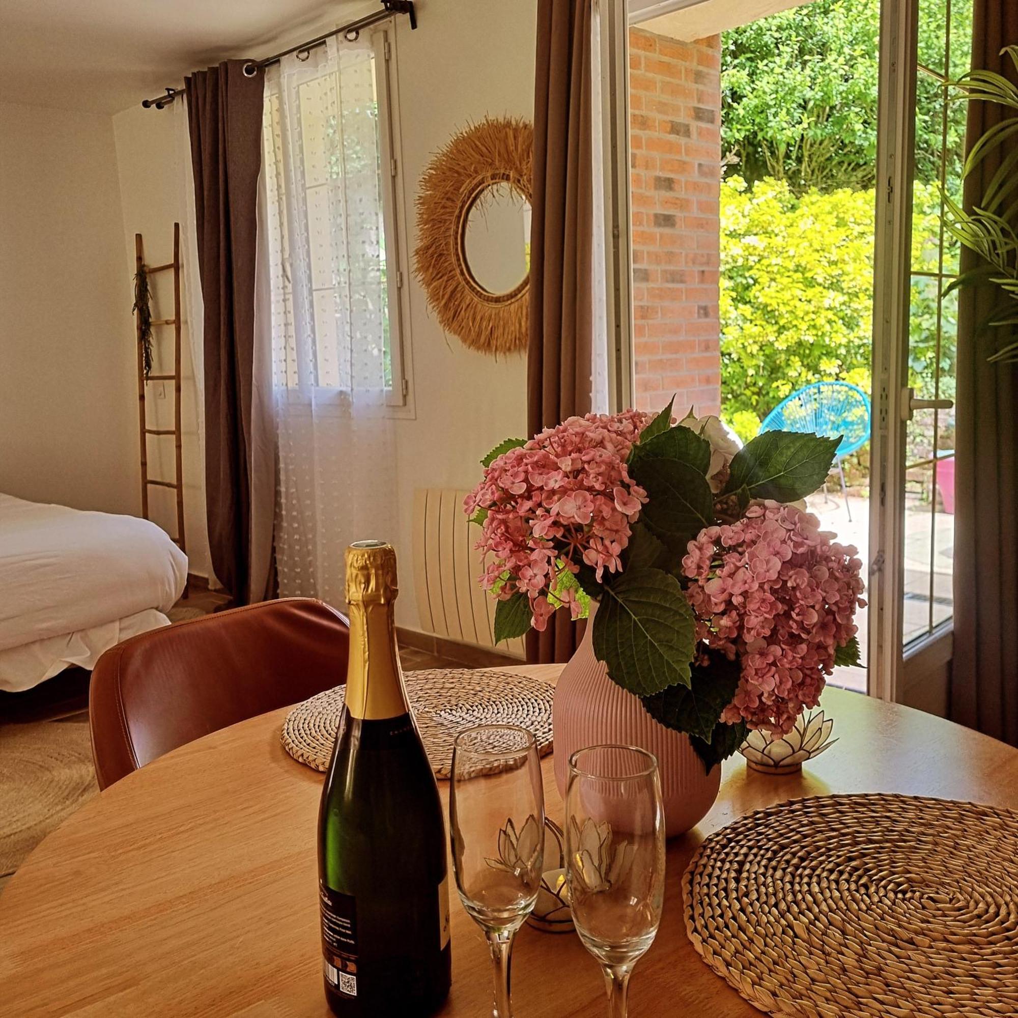 Loft De Luxe Jacuzzi Et Jardin Privatif 10 Minutes De Stade De France Casa de hóspedes Saint-Prix (Val d'Oise)