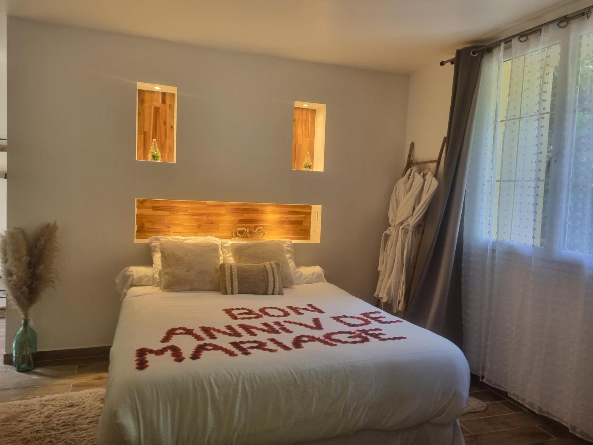 Casa de hóspedes Loft De Luxe Jacuzzi Et Jardin Privatif 10 Minutes De Stade De France Saint-Prix (Val d'Oise)